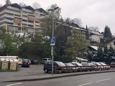 Vordere Burgauffahrt – Parkplatz